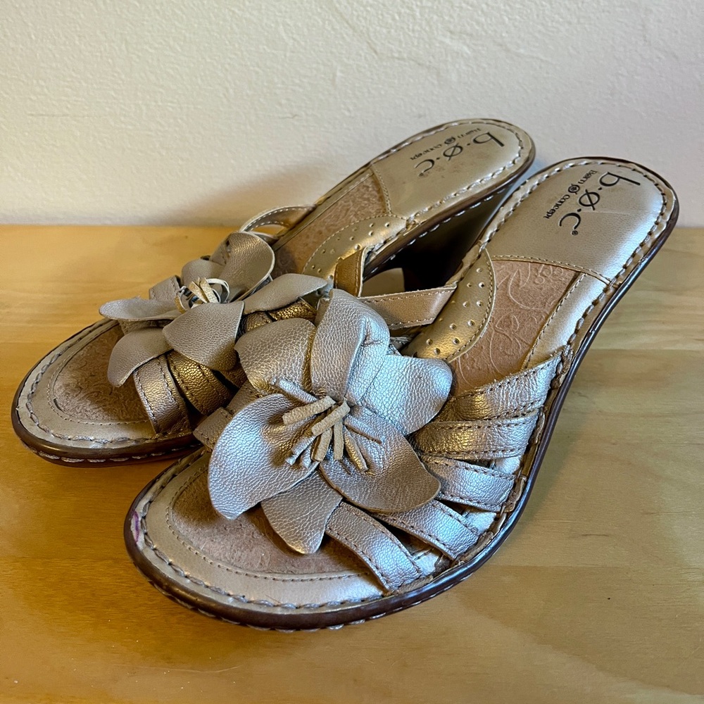 B.O.C Gold Floral Leather Mule Sandal Size 8